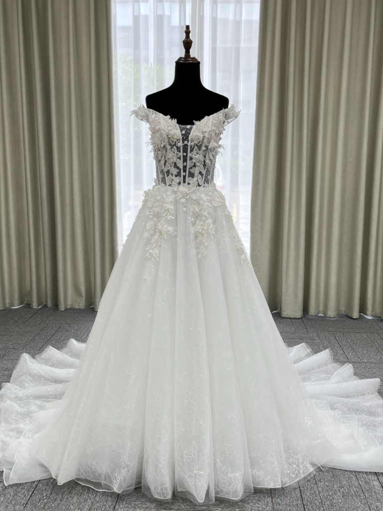 How to choose a wedding dress for a tall bride?